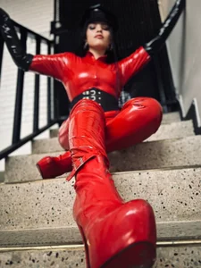 catsuit latex femdom od elizatexx  6 snímek