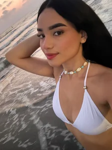 Chloe_Morgans life is better at the beach🏝💦 Pic 4