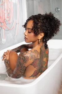 Wet in the Tub 💦 de LizStorm_ Foto