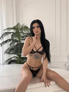 Emilybloommm ❤️‍🔥 Pic 2