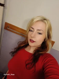 SKYLRoseのwanna peek?の枚の写真