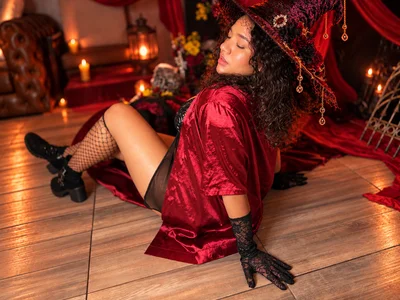 AraFerrer 🖤 ​​Halloween After Dark 🔥 Which photo cast a spell on you? Pic 5