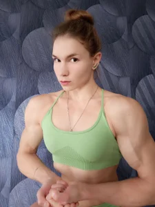 Lisa_Ray Muscular girl Bilde