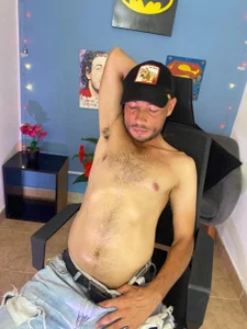 maxxx_L HEY NEW BRAIN NEW COCK! Bilde 3