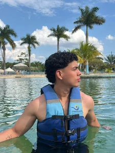 Hey! de evancox20  4 Imagens