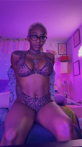 VixenCapri Public 圖片 4