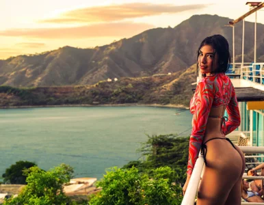 Sassy--Girl Vacation mode Pic