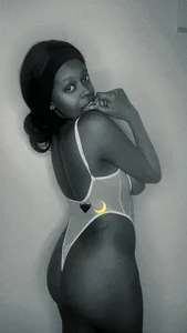 Luna-luxxy Public Foto 4