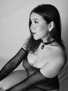 Mia_Juicyberry Shadows & Curves 🖤✨ Gambar 3