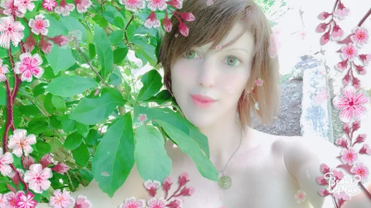 CelestialRubyOutside in Nature Bild 2