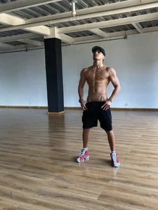 jhonnysnow17のSomething casual in the gymの枚の写真