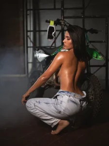 your_khloe Between the jean and the speed ... there are things that only feel.  2টি ছবি