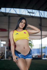 arianarousee I love colombia 💙 Pic