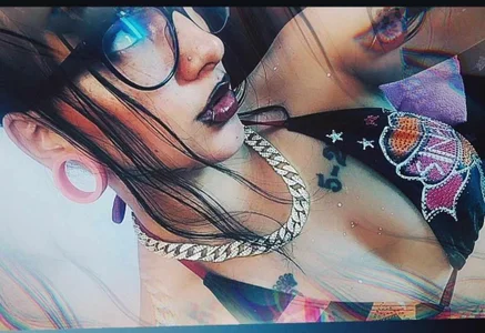 MeilynDarknes darks slika