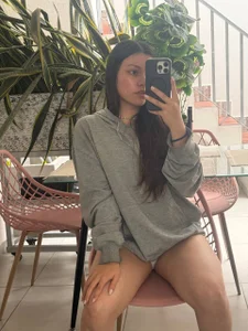 gabyevans4 do you like the way I look รูป  8