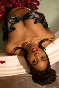 AgataRinaldi Bath with me 💦 Immagine  3