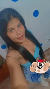 SkinnyBlom_ Public টি ছবি