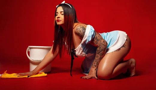 Sarah_Jhonson Your sensual maid Pic 4