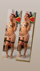 nicolle_paradise_: Me 🥰 ( 2 фото)