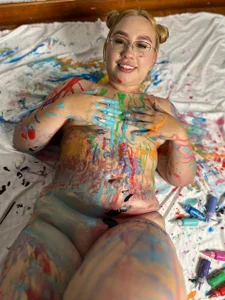 ximenanoah Between painting and skin ... where does art end and temptation begins? 🔥 Gambar 5