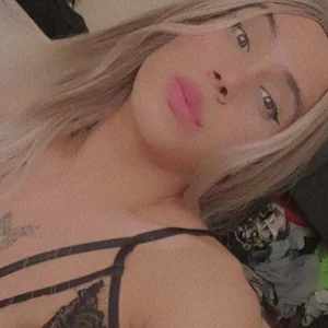 VeronicaReynolds kiss Immagine 