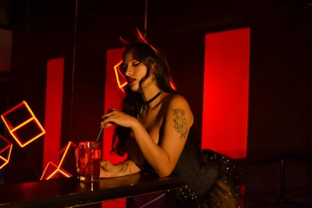 Angelique_AngellLet's celebrate Halloween by making mischief🎃🕸️ Bild