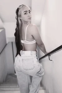 liaa_18 BLACK & WHITE 🤍🖤 Pic