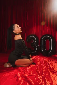 Velvet_GG Remember that my birthday is August 12, your favorite queen awaits you with energy♥ Billede 3