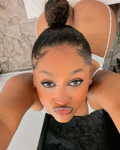 YOUR HOT GIRL 🔥 de lozano_kty  2 photos