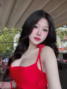 Lily_Trinh Public Pic 3