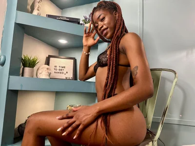 MichellePosePose Bild 6