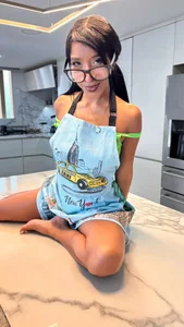 Ebony_Leyla Public slika