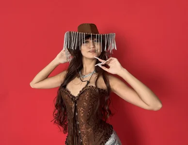 TiffanyYounge Public Foto 2