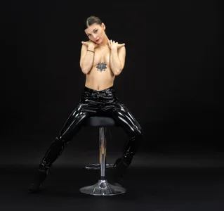 Sellena_love Latex Pic 4