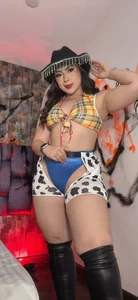 IsabellaAnngel 🤠 The hottest rodeo starts with me 🔥😈 Immagine  5