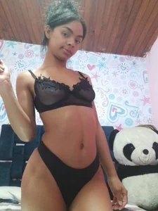 KOURTNEY-- UNN BLACK OMG Pic 2