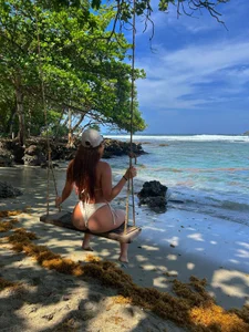 escape a beach together? de paauly  Imagens