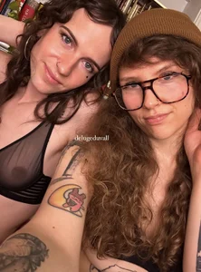 DelugeDuvall: Me & Aura ( 4 фото)