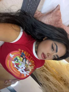 If this photo turns you on, just imagine seeing me in person. 🥵 de Lairahearvy  3 Imagens