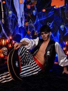 A SEXY HALLOWEEN PIRATE 2026 de Tayson_Rivers Foto 9