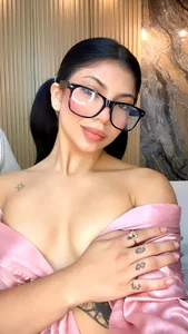 chloe_murray cute sexy little slut Pic 2