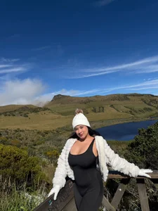 Emi_Roseth on a trip to the snow Gambar