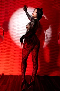 20K Reasons to Desire Me od danika_mori1  5 snímek