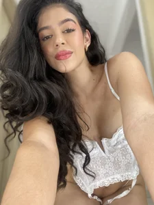 AngelinaRoss_ Selfie time Pic 4