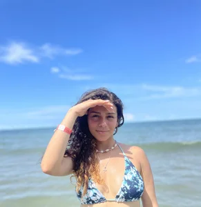 Sarabubbie Sara in the beach👙 Pic 3