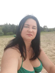 Holly-69 Public Pic 7