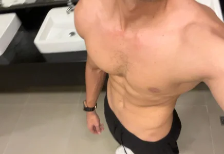 thomas_walker0 sexy body after the gym Poză