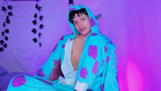 Im_AlejoのPijama party 🎉の 2枚の写真