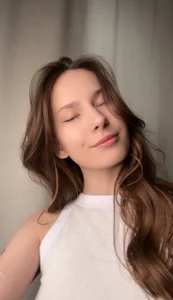 emmelieflorence How do you like my beauty? Pic 3