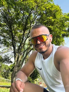 magnusclarkのenjoying a good jog on Sundayの 2枚の写真